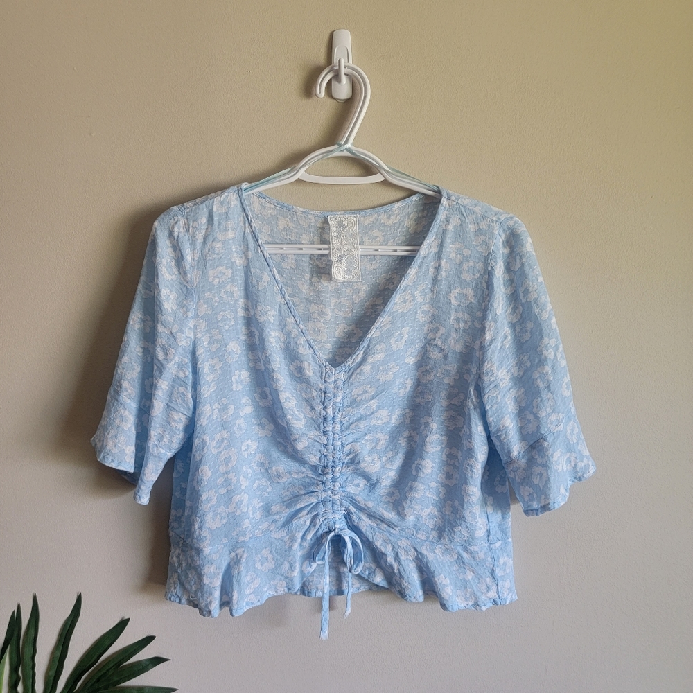 Sadie & Sage brand floral top - baby blue white